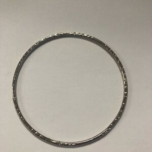 Thin silver bangle